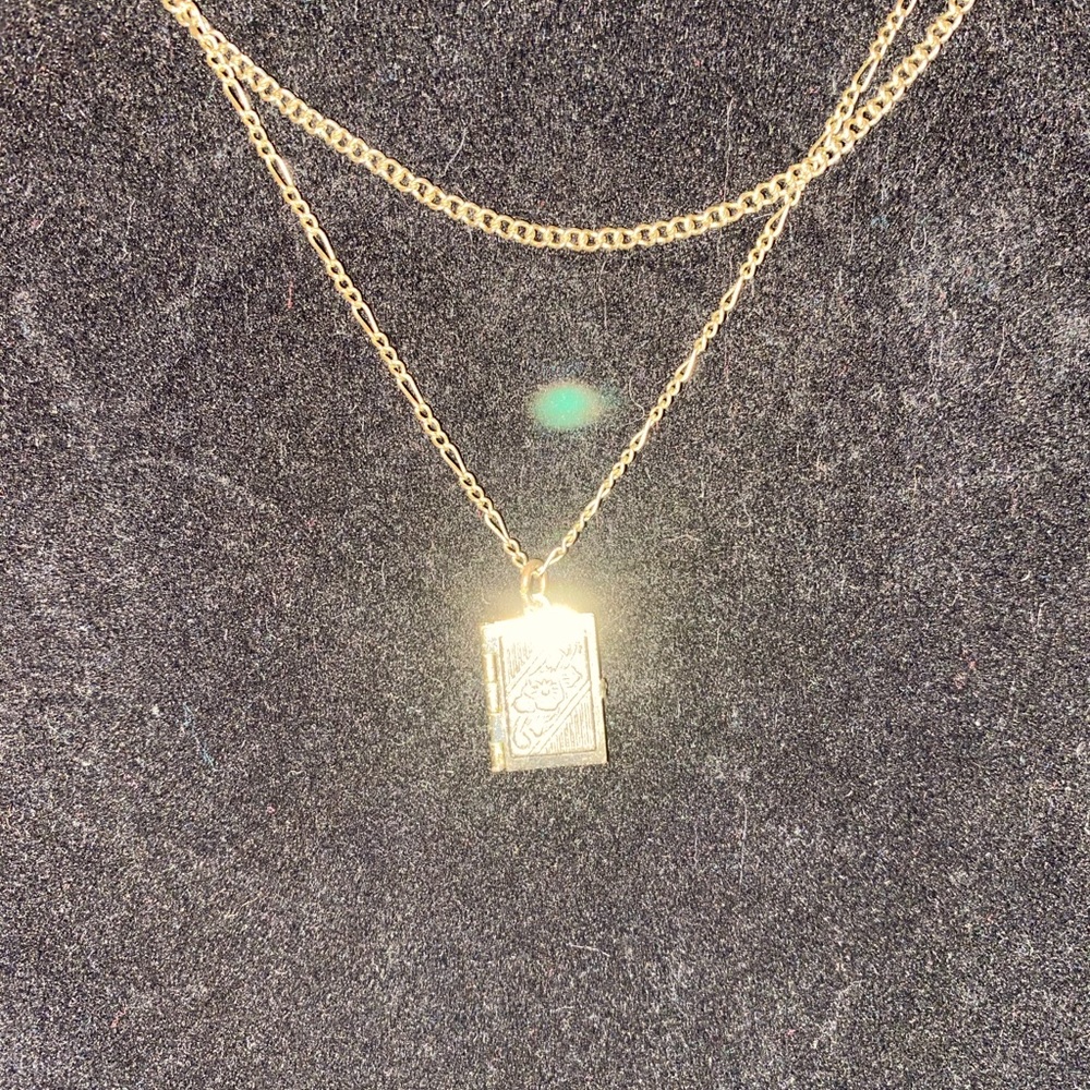 Locket necklace